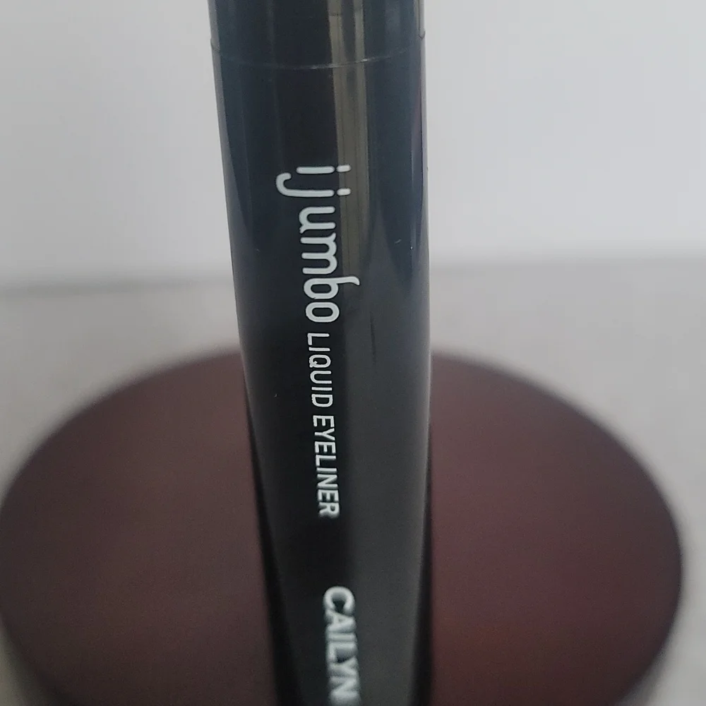 CAILYN I-Jumbo Liquid Eyeliner